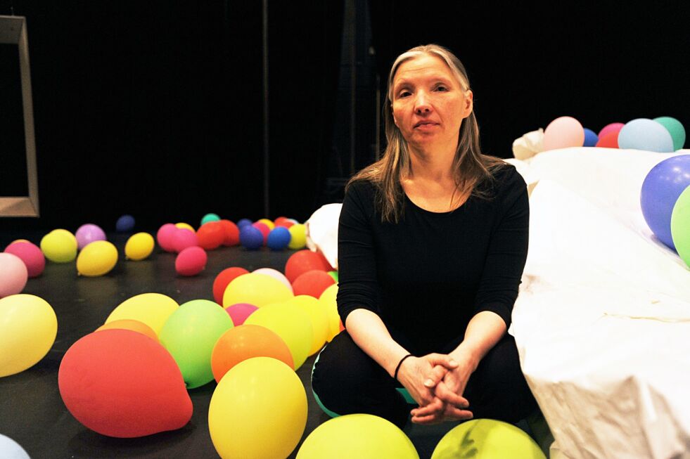 Siri Broch Johansen fra Tana får lov til å holde på med det hun elsker, nemlig å skrive for teater, og lære om teater.
 Foto: Erik Brenli