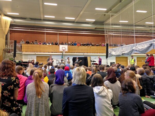 Skolekonsert med Timbuktu og «Damn!»