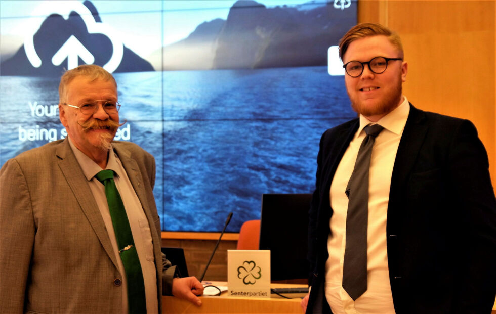 Finn-Hå­kon Sne­ve Stein­bakk (til høyre) tap­te med én stem­me før­s­te­plas­sen på Sen­ter­par­ti­ets lis­te til Kurt Pas­vik­bam­sen Wi­kan.
 Foto: Bjørn Hildonen