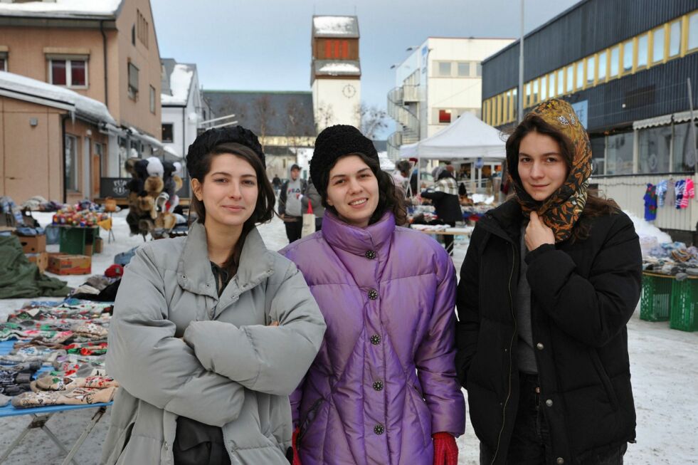 Kunstnerne Darja Bresler, Leila Alijeva og Vlada Milovskaja har utforsket Kirkenes.
ALLE FOTO: Birgitte Wisur Olsen