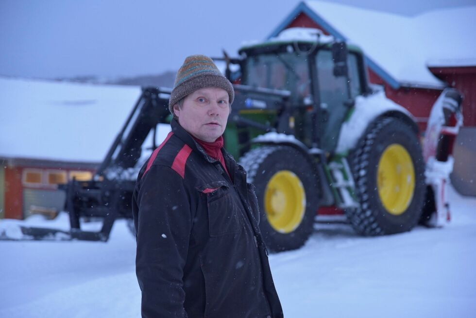 John Inge Hen­rik­sen er for­ban­net over for­slag­et om å pri­va­ti­se­re fle­re tu­sen me­ter med kom­mu­nal vei.
 Foto: Kristin Humstad