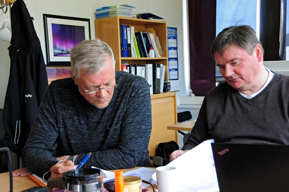 Rådmann Kurt Maurstad og ordfører Svein Atle Somby (Ap) har et enstemmig kommunestyre i ryggen når de nå skal ut og søke hjelp til gjennomgang av kommuneorganisasjonen.
 Foto: Stein T Svala