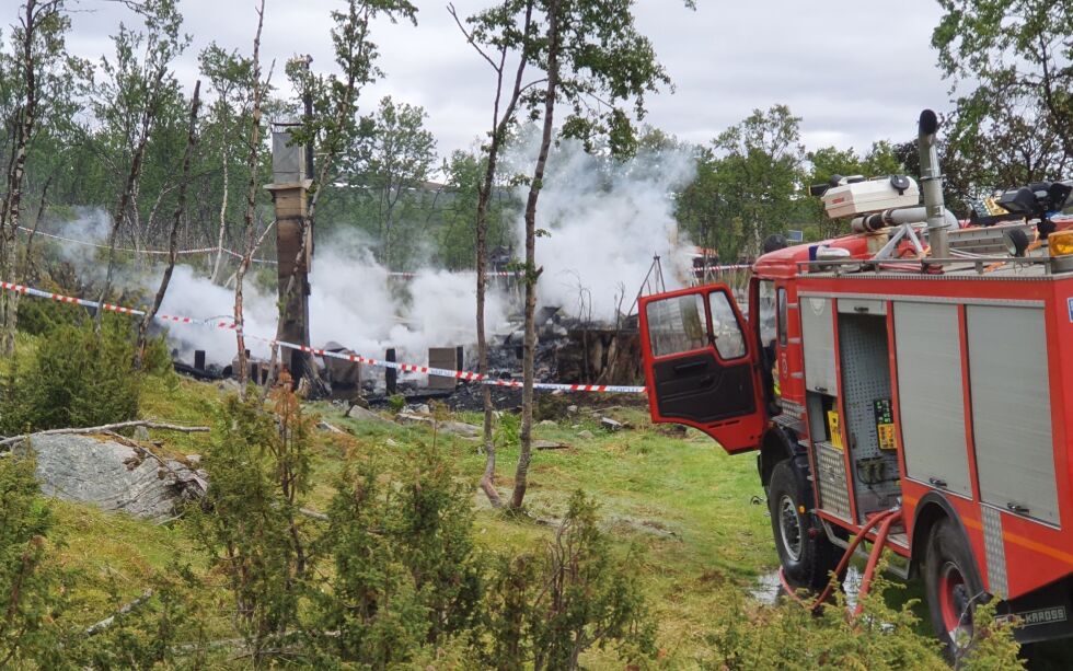 I samråd med de pårørende har politiet nå frigitt navnet på mannen som omkom i hyttebrannen i Jakobselvdalen 29.juni.
 Foto: Torbjørn Ittelin