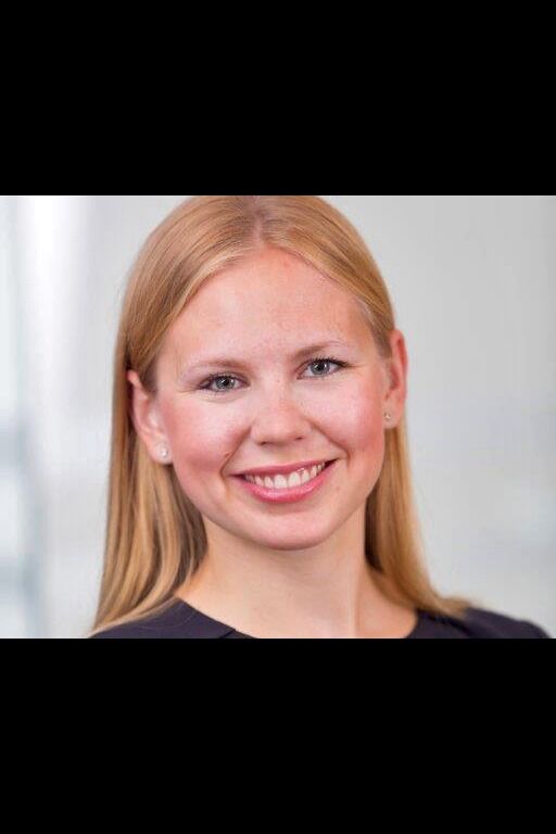 Karen Kristine Fredeng Bårje (28) fra Karasjok er nå ansatt som dommerfullmektig i Indre Finnmark tingrett.
 Foto: Privat