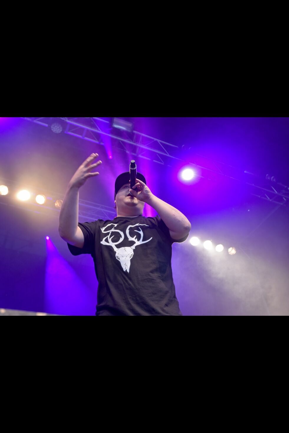 I Alta spiller den samiske rapperen SlinCraze fra Máze under «Spill norsk», som skal inspirere til skaper- og musikkglede.
 Foto: Sigurd Schanke (arkiv)