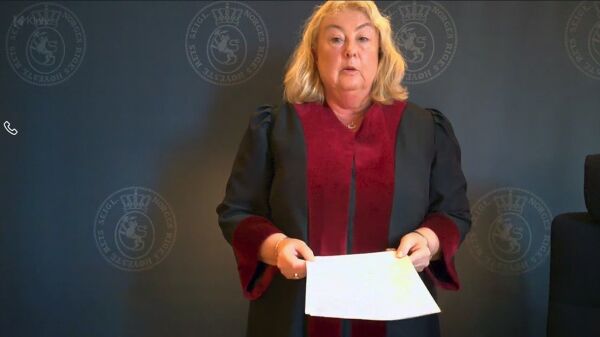 Her leser Høyesteretts sjefsdommer opp den historiske dommen