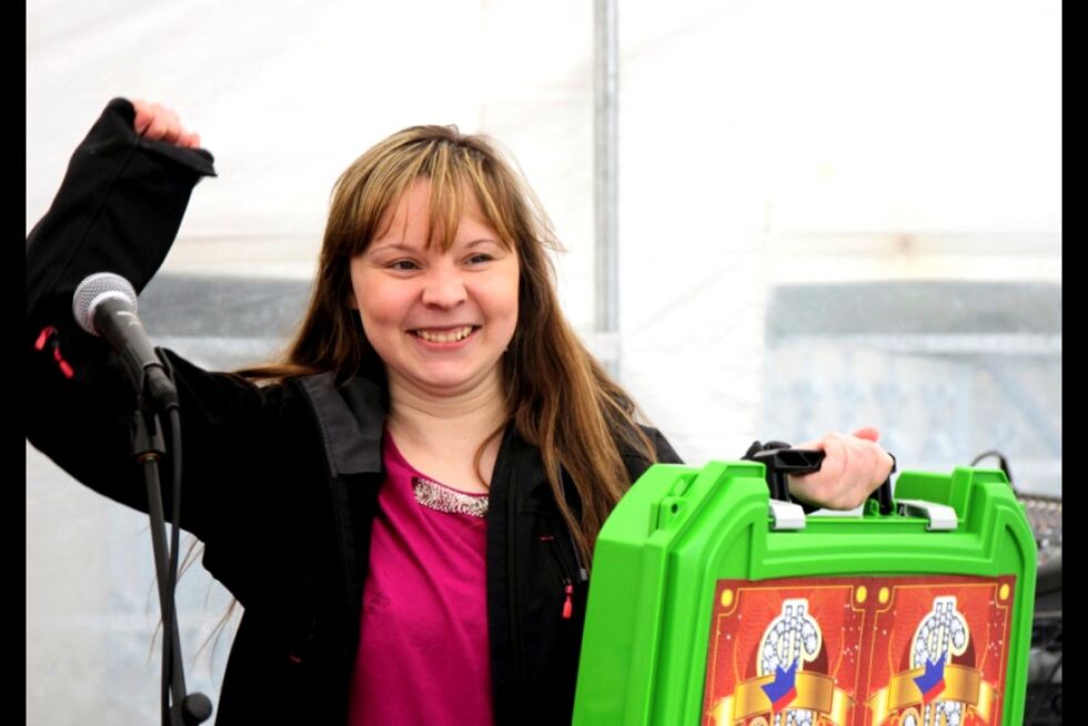 Ann Marita Eriksen (33) vant gavekort til en verdi av 40.000, som hun kan handle med lokalt.
 Foto:  June Helén Bjørnback