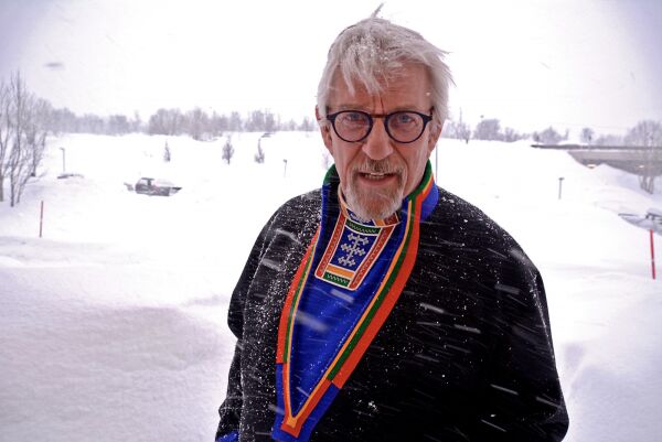 – Det sies at jeg har den samme  koftesyersken som Erlend Elias