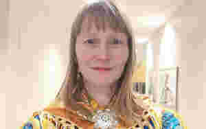 – Mange flere historier