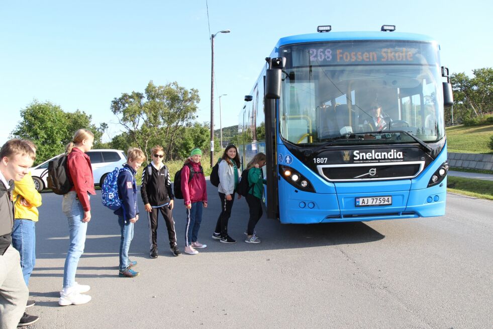 Mandag var første skoledag for elever ved Jakobselv skole som har foran seg ett skoleår med pendling til Vadsø.
 Foto: Torbjørn Ittelin