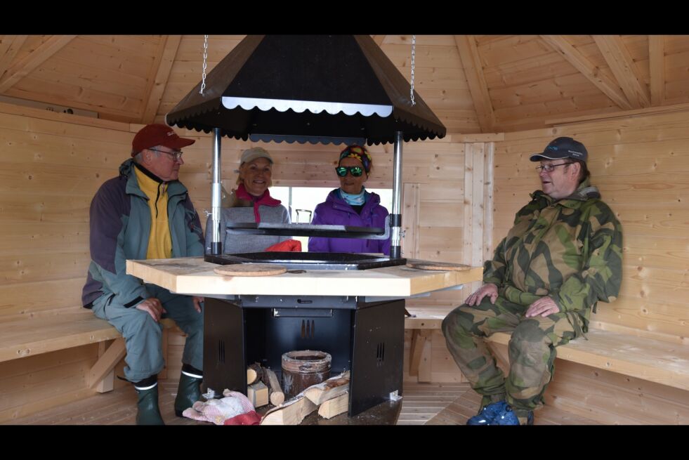 Torbjørn Solbakken, Unni Kristine Soleng, Aina Soleng og Roald Arnfinn Nilssen er alle enige om at barmarksløypa har blitt mye bedre, men at den har fortsatt forbedringspotensiale.
 Foto: Kristin Antonie Humstad