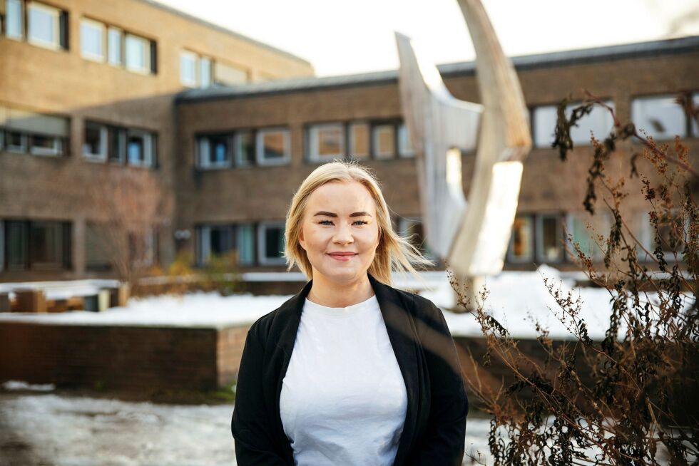 Agnete Masternes Hanssen holder tale for dagen på 1. mai-markeringen i Tana.
 Foto: Sunniva Tønsberg Gaski/Troms og Finnmark fylkeskommune