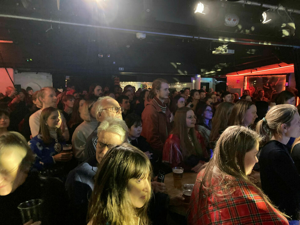 Det er fullt i konsertlokalet og stemningen er god.
 Foto: Tuva Johansen