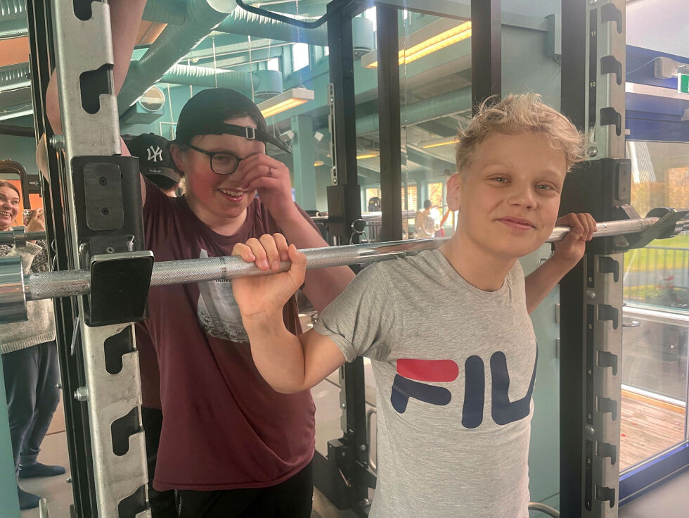Adrian Ebeltoft og Mico Daniel Arvola syns det er flott å kunne gå gratis på trening etter skoletid.
 Foto: Birgitte Wisur Olsen