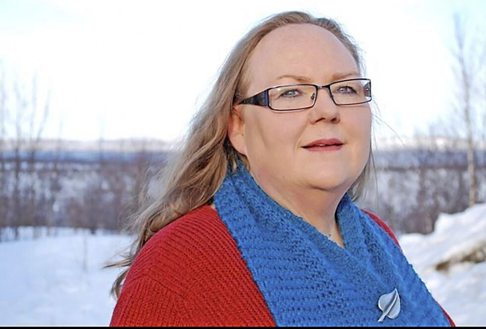 – Det er fantastisk, sier multikunstner Hilde Skancke Pedersen i Kautokeino, som har søkt seks ganger på Finnmark fylkets arbeidsstipend for kunstnere. Nå blir det endelig 100.000 i arbeidsstipend i året, i to år, på Pedersen.
 Foto: Privat