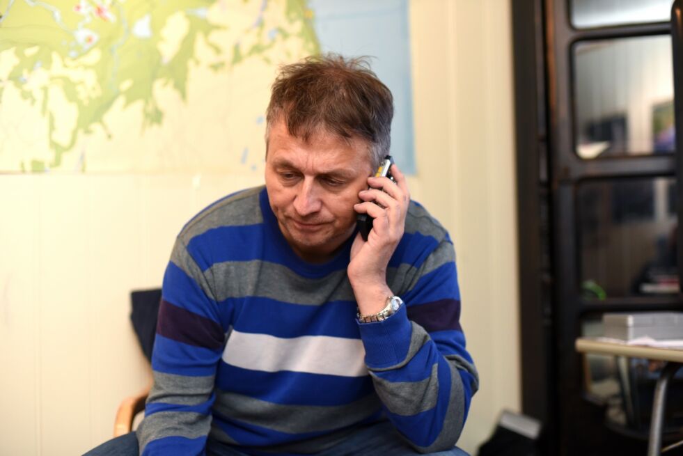 Det har vært en hektisk uke for mottaksleder på Stabbursnes, Svein Sjøveian. Telefonen piper med høy skingrende lyd flere ganger iløpet av intervjuet med Ságat.
 Foto: Bjørn Arne Johansen