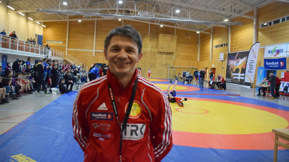 Frode Gundersen roser Barentssekreteriatet for å støtte opp om folk-til-folk-samarbeid. I disse dager setter bryteklubben kursen for Russland for å bryte en turnering.
 Foto: Arkiv