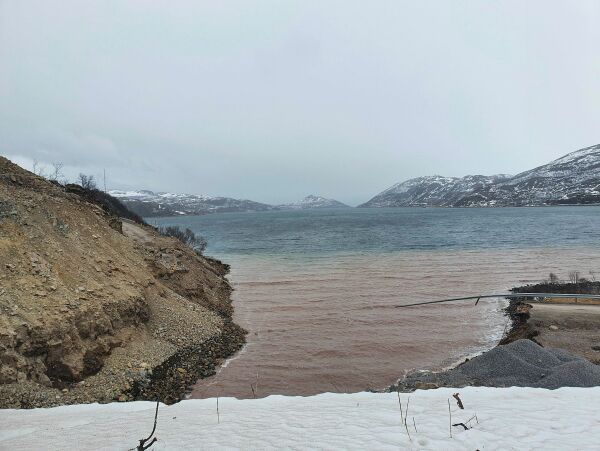 Venter på mudderpram fra Troms