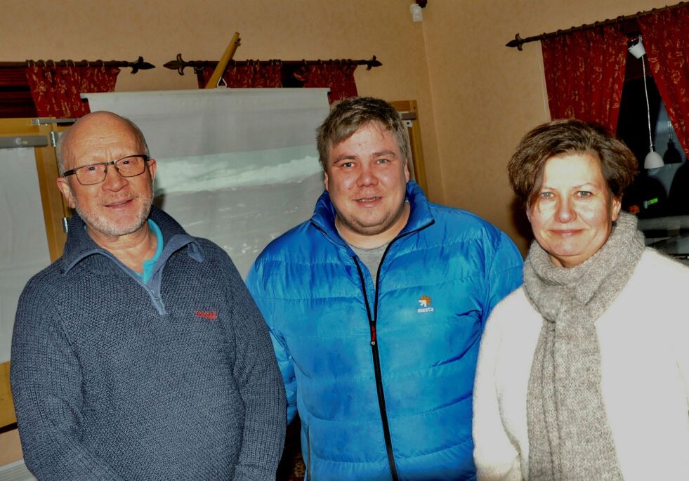 Småbåtplanene i Austertana har historiske røtter. Bygdelagsleder Morten Blien, Børre Steinar Børresen og ordfører Helga Pedersen 
FOTO: Birgitte Wisur Olsen