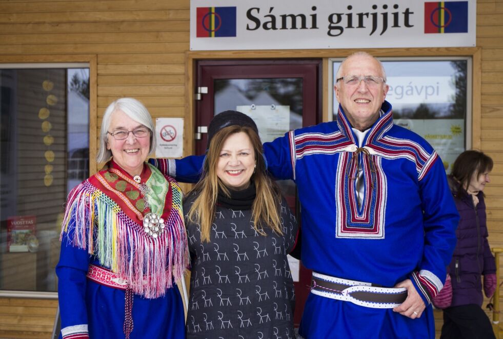 Margot Grimstad, Mari Boine og Arne Ola Grimstad. Mari Boine har tidligere vært Arne Olas elev ved Den Samiske Folkehøgskolen i Karasjok.
 Foto: June Helén Bjørnback