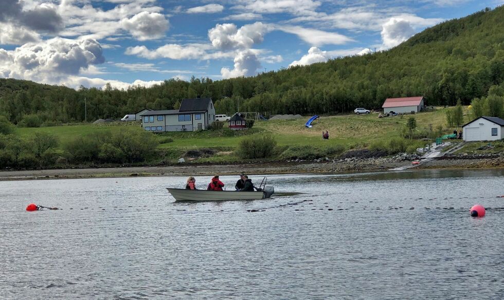 Illustrasjonsfoto: Helge Stærk. Elever fra Tårnet skole i Sør-Varanger hadde i 2018 sjølaksefiske på timeplanen.