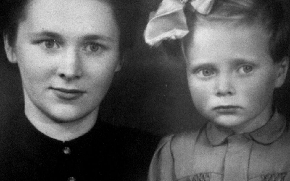 1944/45: Aina Haukanes sammen med eldste dattera Aud. Foto: Privat