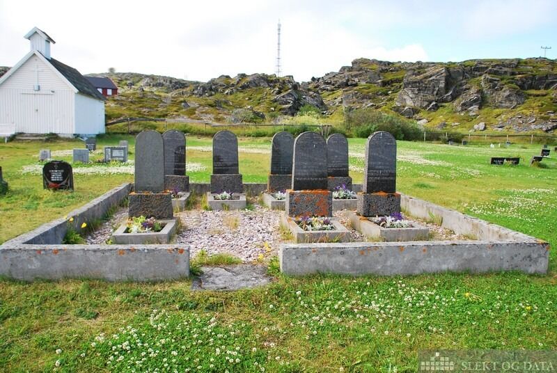 Egil Bertheussen og seks av de øvrige som ble henretta av nazist­ene 18.08.1943 er nå gravlagt på Granbakken kirkegård i Berlevåg. Likene ble i 1946 flyttet fra Andrevann ved Kirkenes og lagt i en fellesgrav i Berlevåg.
 Foto: Svein Wahl, Slekt og Data