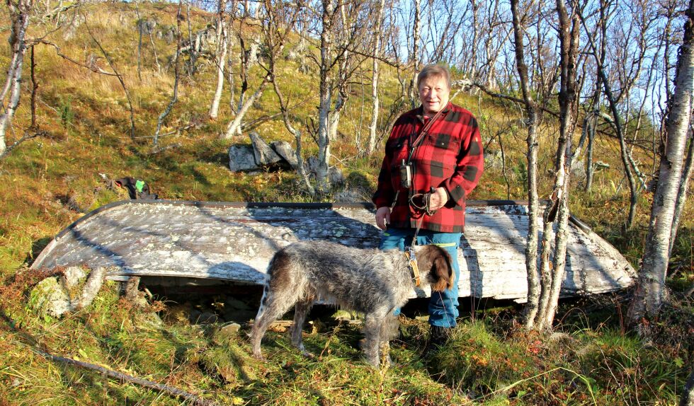 Oddmund Aslaksen fant denne basken helt tilfeldig under en rusletur i terrenget sørøst for Tana bru.
 Foto: Roger Persson