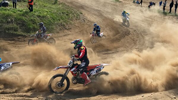 Sandfokk på motorsportsenteret