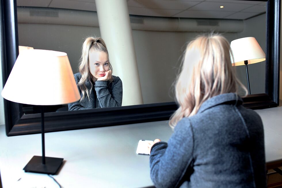 MGP-favoritt Agnete Johnsen har reist fra Nesseby til Oslo og inntatt garderobeområdet i Oslo Spektrum. Lørdag står det erfarne konkurransemennesket (20) på scenen som siste artist ut, med låta «Icebreaker».
 Foto: Kenneth Hætta
