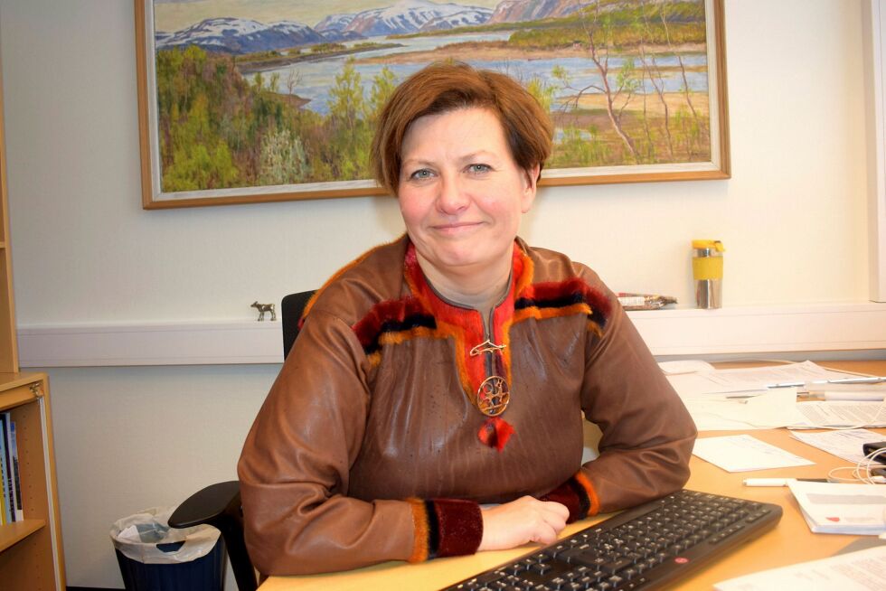 – Det er viktig at de eldre på institusjon skal kunne slappe av foran TV’en og selv velge hva de vil se på og med lydnivå som passer dem, sier Helga Pedersen.
FOTO: Birgitte Wisur Olsen