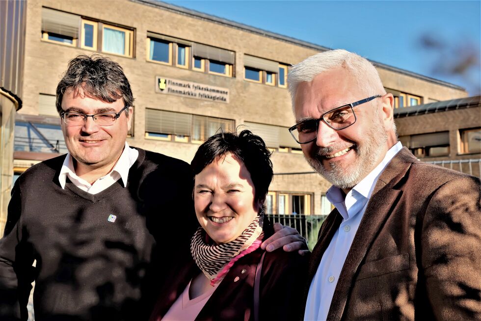 Det er stort potensiale for norsk industri på Kola, sa generalkonsul Erik Svedahl (til høyre) da han møtte fylkesutvalget med fylkesordfører og leder for Barentsrådet Ragnhild Vassvik samt fylkestingsrepresentant og Nordkalottrådets leder Remi Strand.
 Foto: Bjørn Hildonen