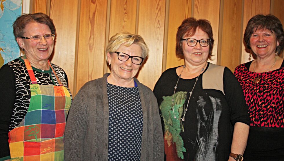 Det nye styret i Nyborg helselag består av Ester Halvari, kasserer (fra venstre), Britt Sylvia Brønnes, styremedlem, Ann Jorid Henriksen, styremedlem og Mari-Ann Nilssen, leder. Jenny Eriksen var ikke til stede.
 Foto: Kirsten Greiner Ovesen