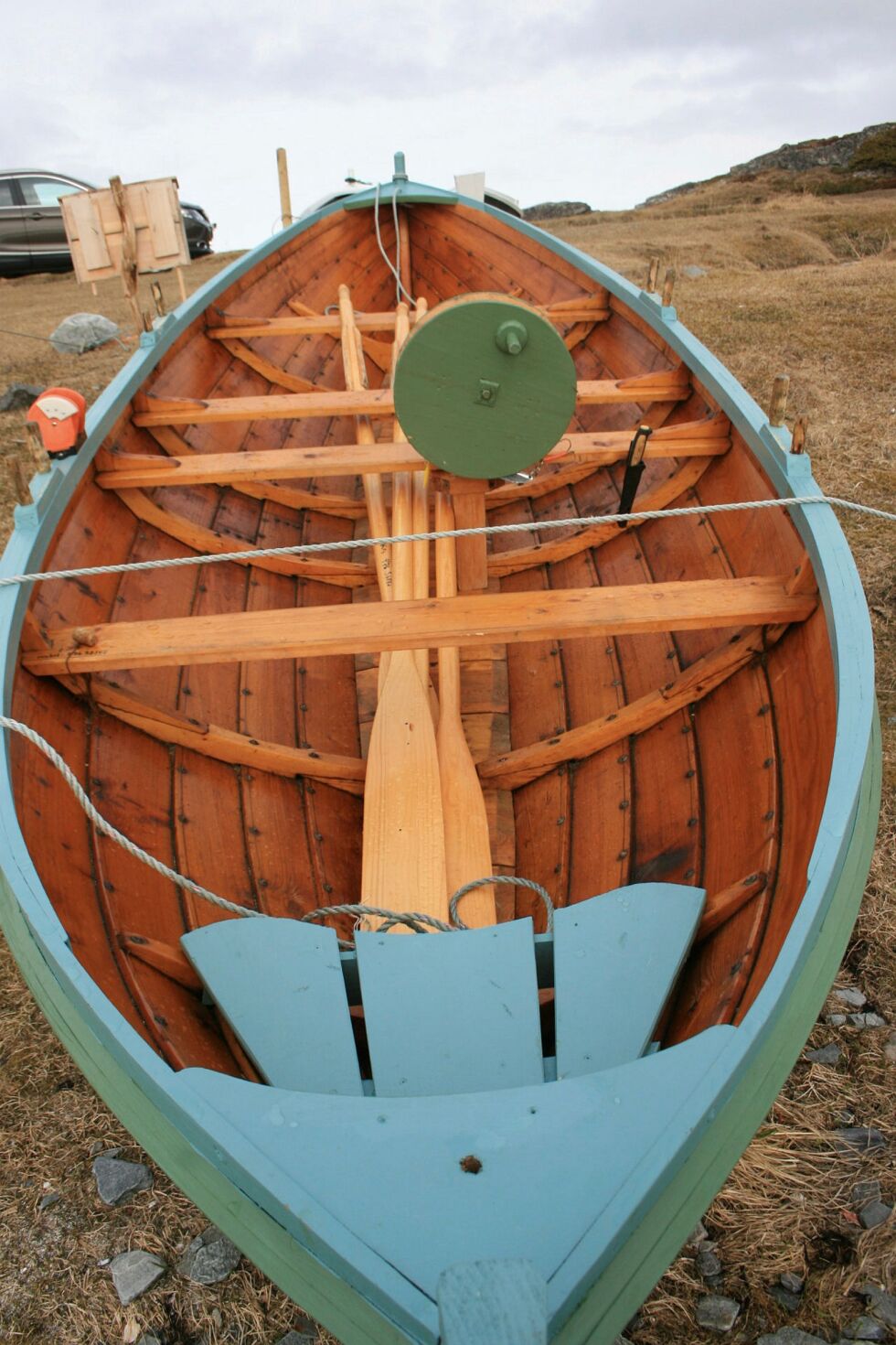 I den eldste av båtene er det montert jukse, og det henger også en kniv der, slik at fisk kan bløgges. Foto: Anthon Sivertsen