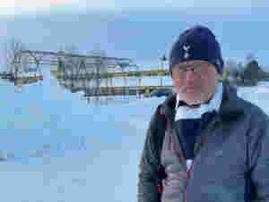 Stian Hansen (Ap) lager et røykteppe