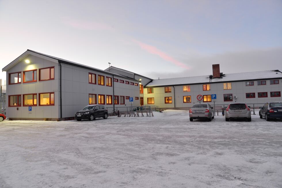 Denne ungdomsskolen kan bli offer for betydelige budsjettkutt dersom rådmannens budsjettforslag blir vedtatt i kommunestyret den 13. desember.
 Foto: Sonja E. Andersen