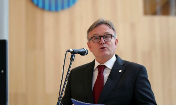 I historisk kraftig underskudd