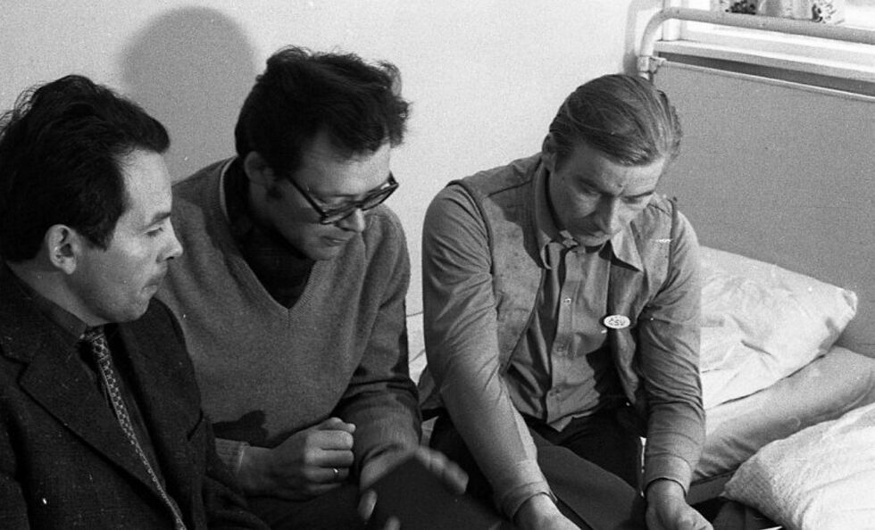 Samisk litteraturseminar i Sirbmá 14.09.1972. Fra venstre Nils Jernsletten, Jon Eldar Einejord og Alf Isak Keskitalo.
 Foto: Odd Mathis Hætta