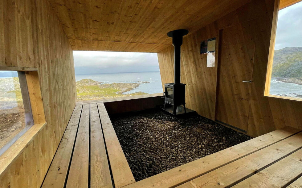 Dagsturhyttene plasseres der det blant annet er fin utsikt, og hyttene inneholder både benker og ovn.