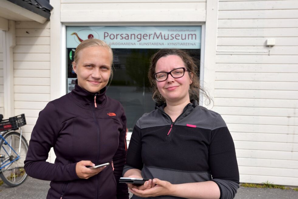Riinakaisa Laitila (til høyre) og Johanne Borch, sommervikar, gleder seg til å lansere appen til Lasarettmoen.
 Foto: Kristin Antonie Humstad