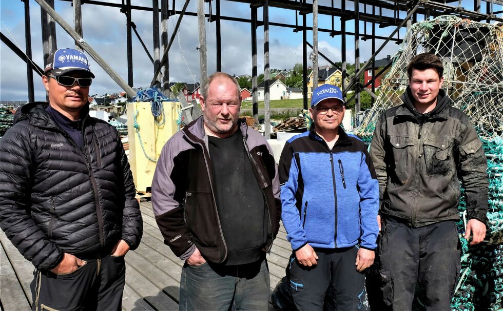 Vad­sø­fisk­er­ne Mor­ten Ka­ri­sa­ri, Os­kar Bie­ti­læ, Tom Kan­do­la og Tor Ei­nar Bie­ti­læ øns­ker at myn­dig­het­ene blant an­net ser på dag­ens kvo­te­ord­ning for fangst av kon­ge­krab­be. FOTO: BJØRN HIL­DO­NEN