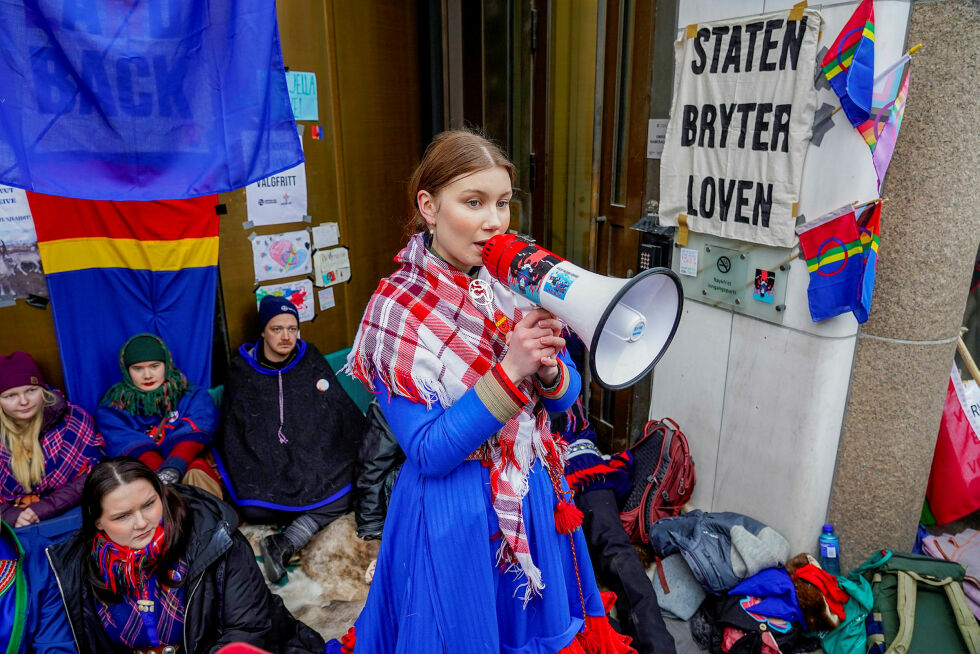 Ella Marie Hætta Isaksen var frontfigur under de fredelige sivil ulydighets-demonstrasjonene i Oslo om Fosen-saken i månedsskiftet februar/mars.
 Foto: Fritt Ord