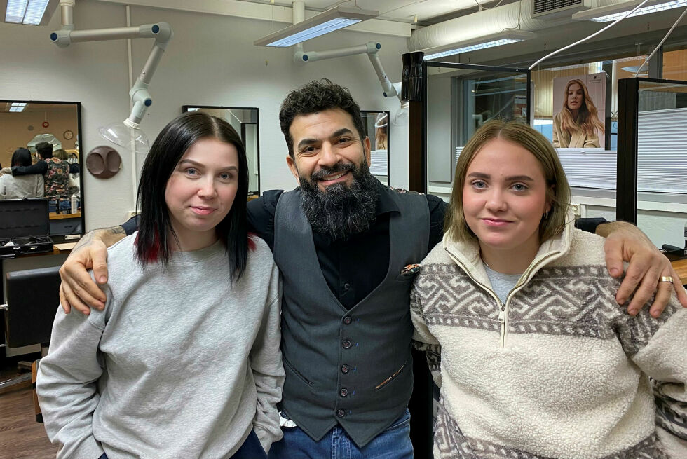Fra venstre Talie Hasselberg, Karam Abdelhadi og Simone Jørstad. Både Abdelhadi og elevene var fornøyde med workshopen.
 Foto: Emil Olai Danielsen