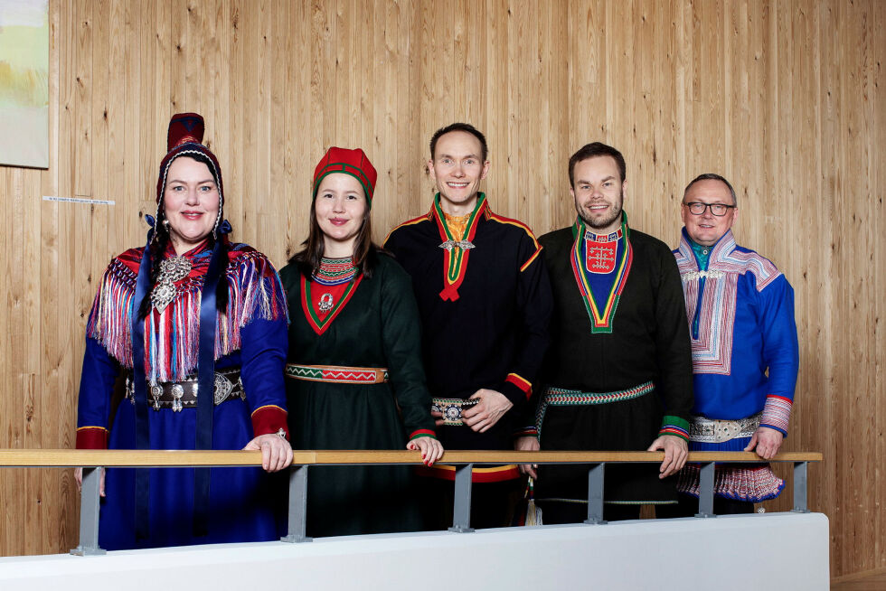 Sametingsrådet 2021-25. Sametingspresident Silje Karine Muotka (NSR), rådsmedlemmene Maja Kristine Jåma (NSR), Runar Myrnes Balto (NSR), Mikkel Eskil Mikkelsen (NSR) og Hans Ole Eira (Sp).
 Foto: sametinget