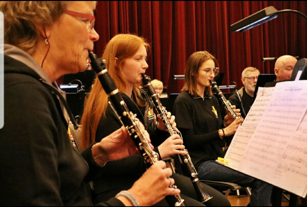 Korpskafé med Kirkenes hornmusikk