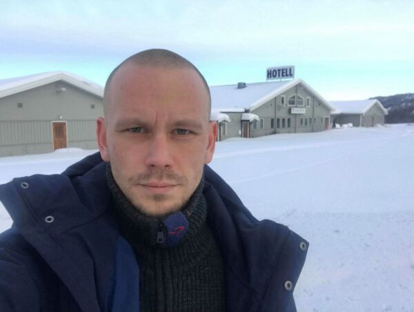 Mikael så forbannelsen i kvitøyet