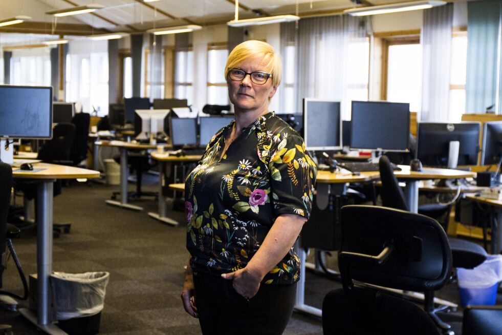 Mona Solbakk kan konstatere at det er ganske tomt i lokalene til NRK Sápmi i dag.
 Foto: June Helén Bjørnback