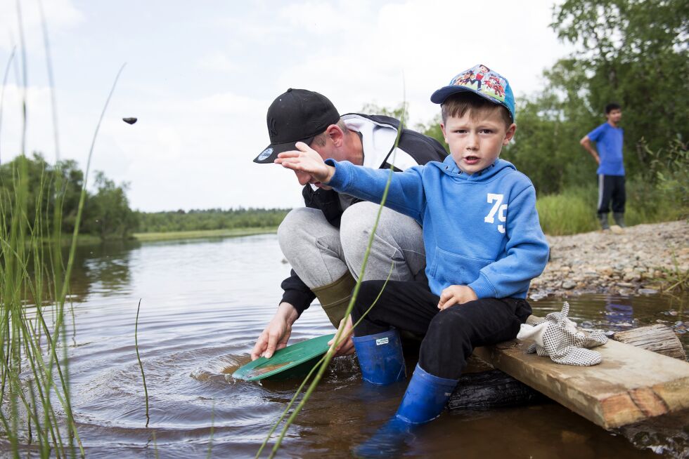 Ailo Mathias Jacobsen var én av to barn som deltok i barnekonkurransen. Etter litt hjelp fra onkel Eivind Eriksen, fikk han delt førsteplass og diplom.
 Foto: Frøydis Falch Urbye