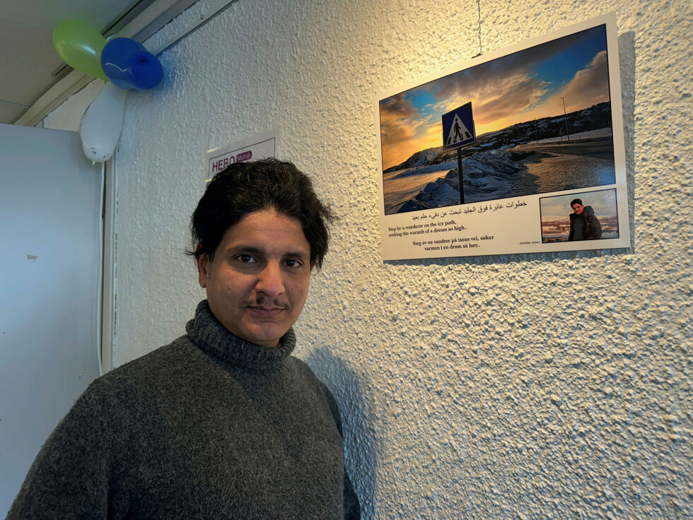 Abdullah fra Jemen har latt seg fascinere av isen.
 Foto: Birgitte Wisur Olsen