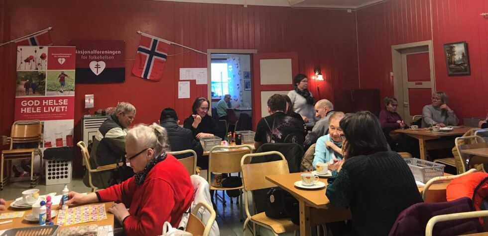 Den tradisjonelle bingoen slår fortsatt an, og i Nyborg har omlag 40 personer vært tilstede etter at man startet opp igjen.
 Foto: Marit Kjerstad
